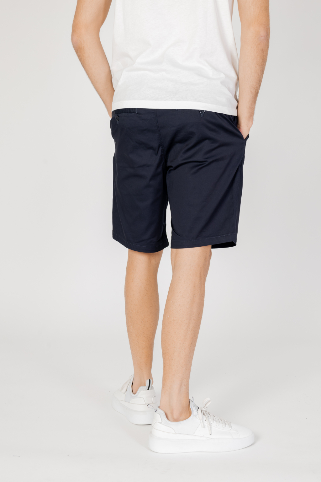 Armani Exchange Bermuda Férfi - Image 3