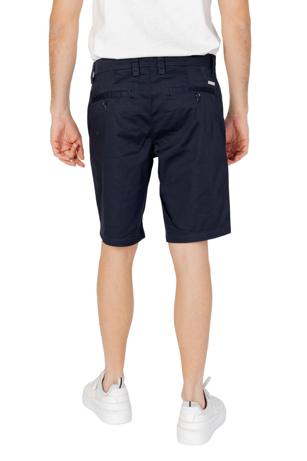Armani Exchange Bermuda Férfi - Image 2