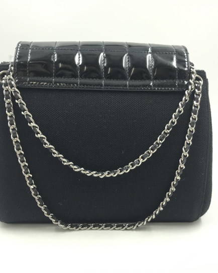 Chanel PRE-OWNED Chocolate Bar Patent Leather Shoulder Bag