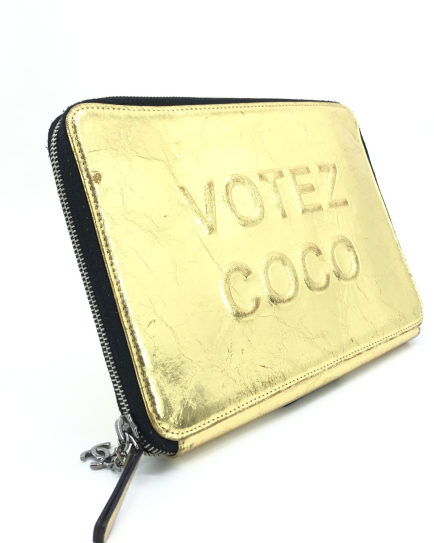 Chanel PRE-OWNED Gold Tone Votez Coco Zip Clutch